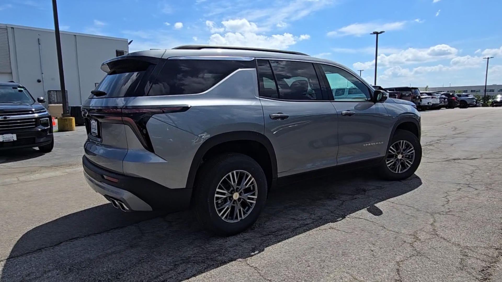 2025 Chevrolet Traverse photo 8