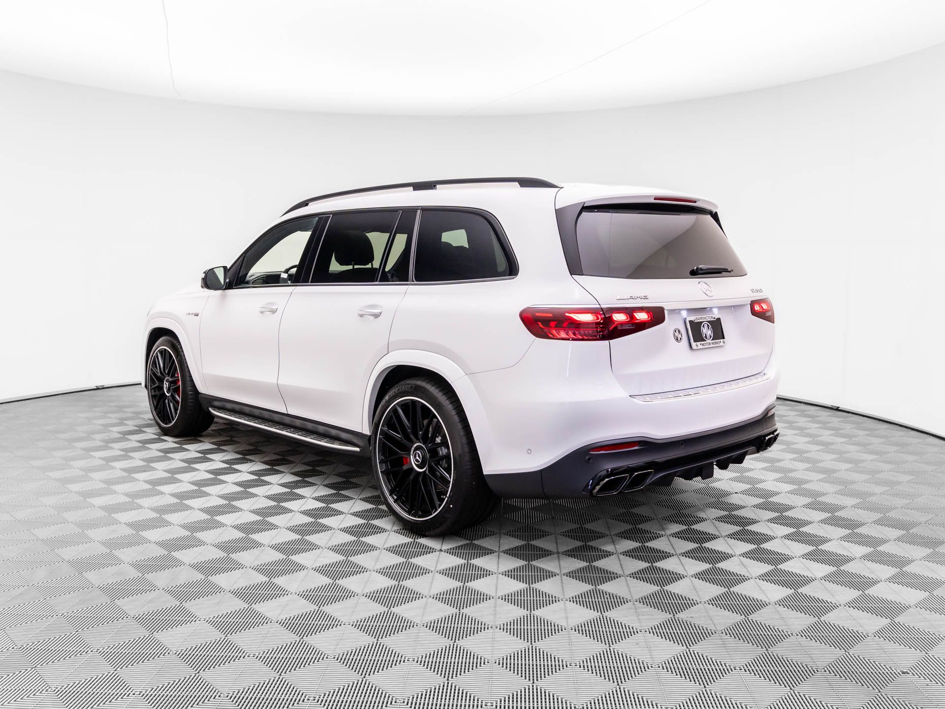 2025 Mercedes Benz GLS 63 AMG 4MATIC photo 4