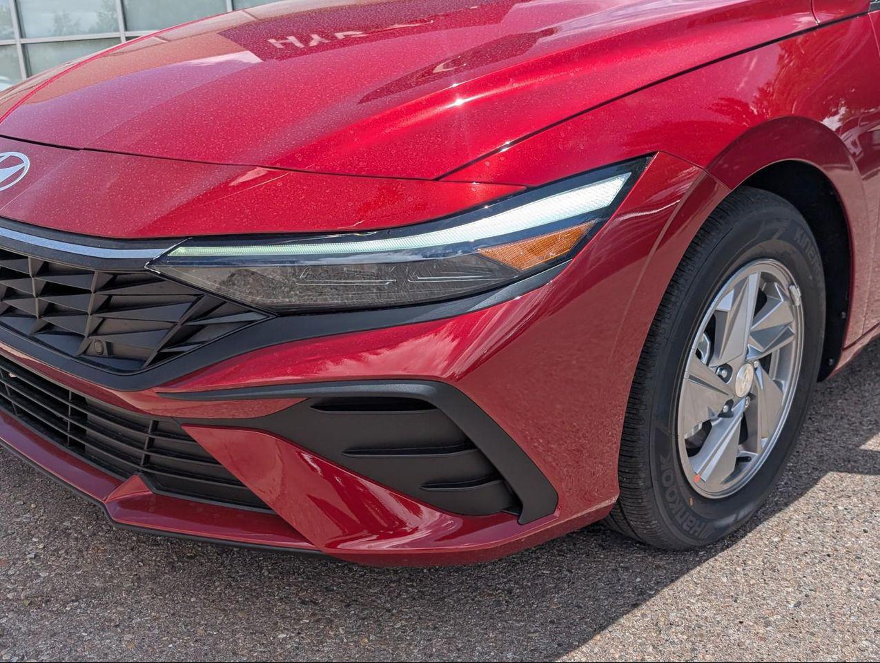 2025 Hyundai Elantra SE photo 2