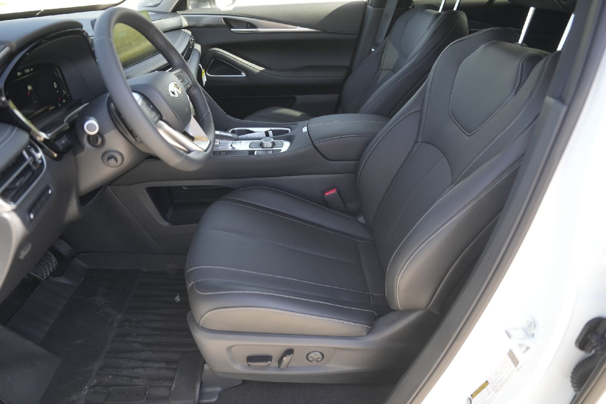 2026 Infiniti QX60 Luxe photo 7