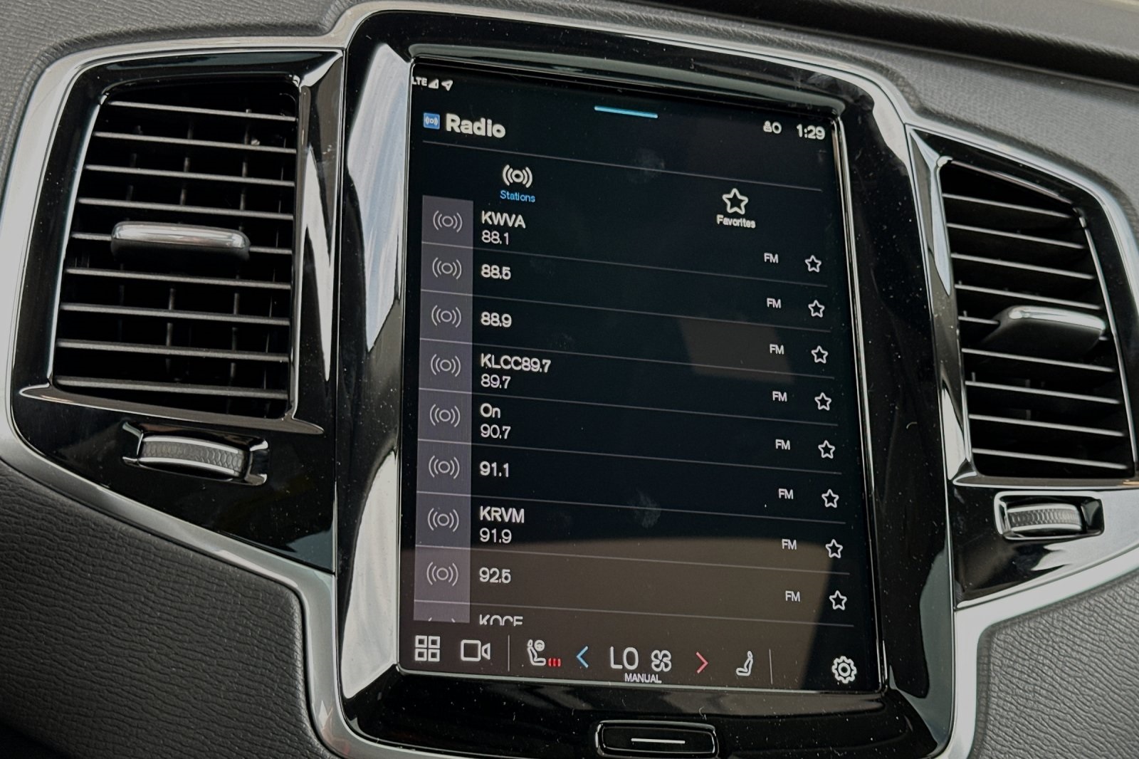 2025 Volvo XC90 Plus photo 18