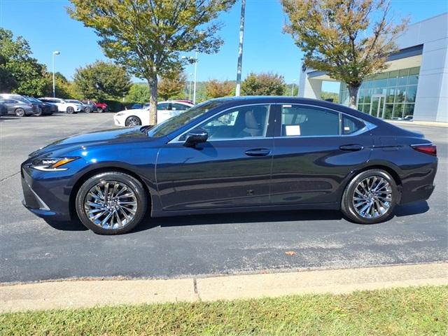 2025 Lexus ES 350 Ultra Luxury photo 2