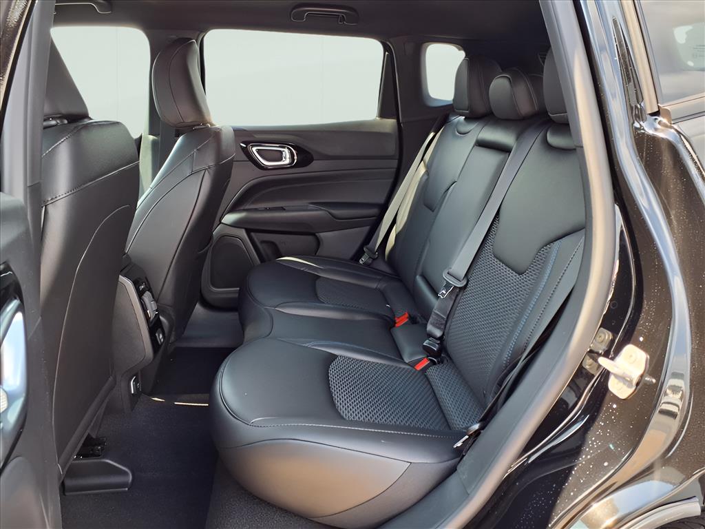 2026 Jeep Compass Latitude Altitude photo 14