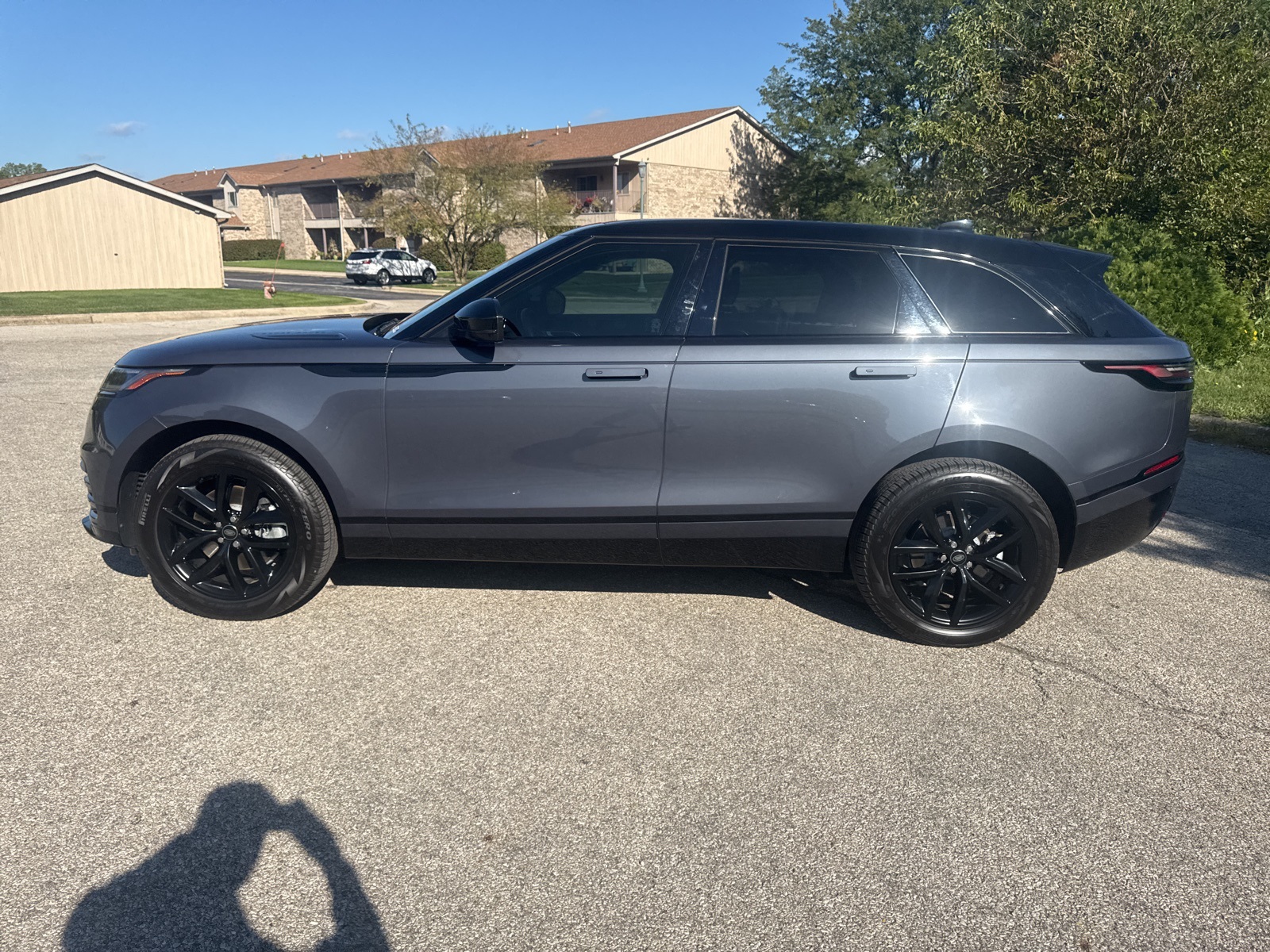 2025 Land Rover Range Rover Velar SE photo 4