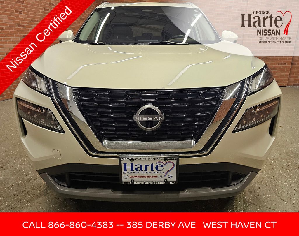 2022 Nissan Rogue SV photo 2