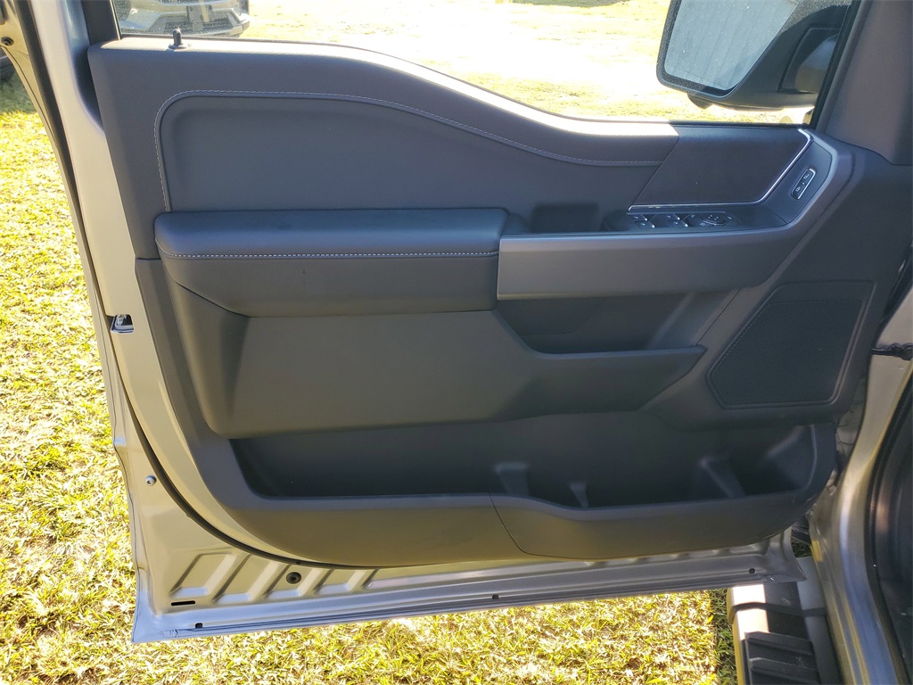 2025 Ford F-150 XLT photo 5