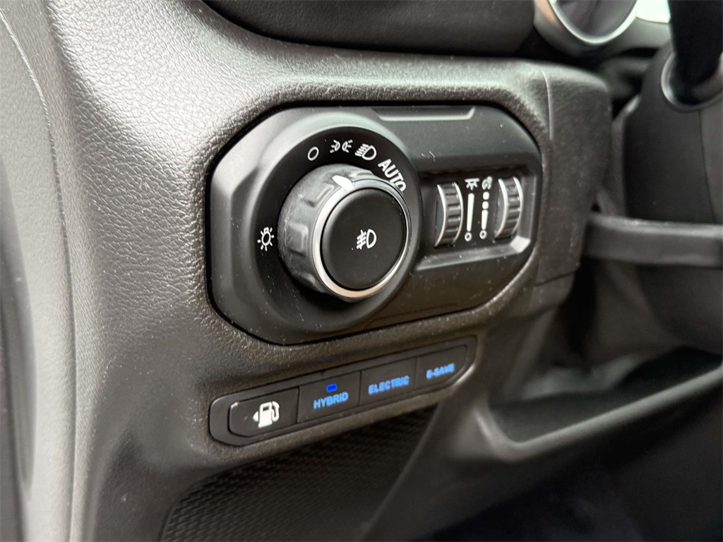 2021 Jeep Wrangler Unlimited Sahara 4xe photo 25