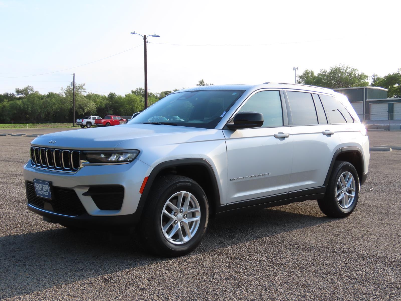 2024 Jeep Grand Cherokee Laredo's photo