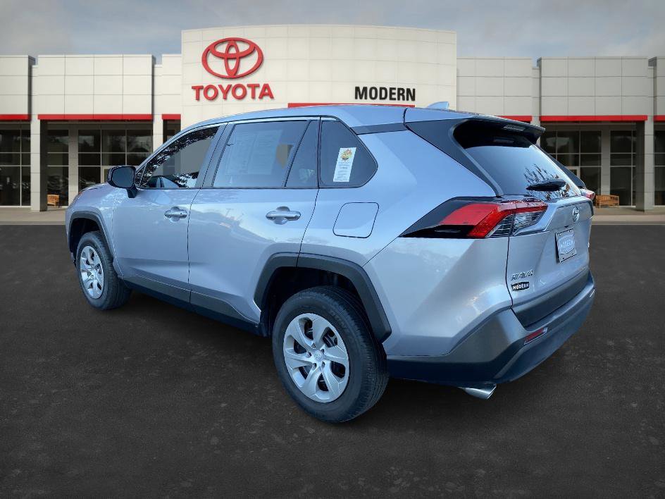 2023 Toyota RAV4 LE photo 3