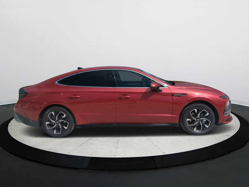 2024 Hyundai Sonata SEL photo 3