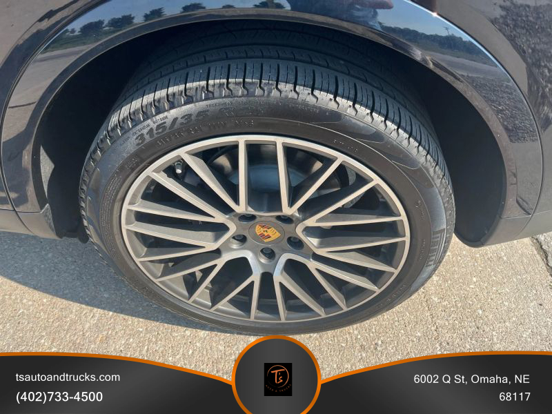 2020 Porsche Cayenne photo 8