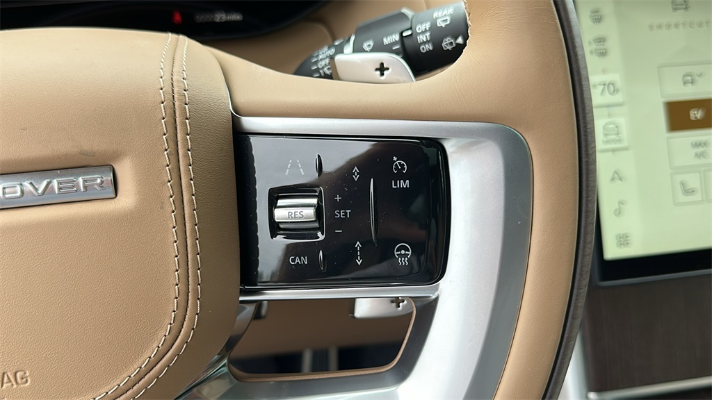 2025 Land Rover Range Rover SE photo 14