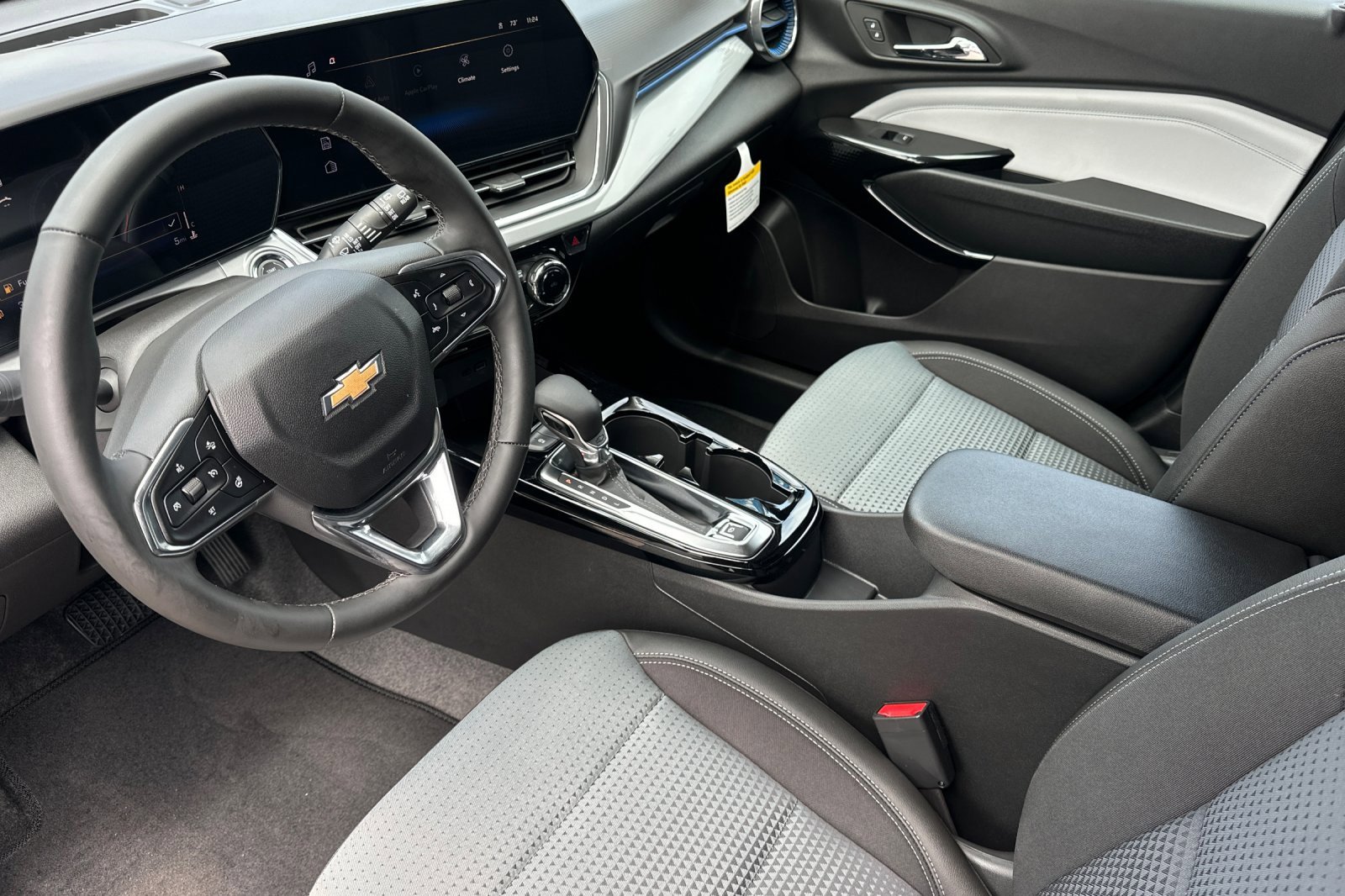 2025 Chevrolet Trax LT photo 10