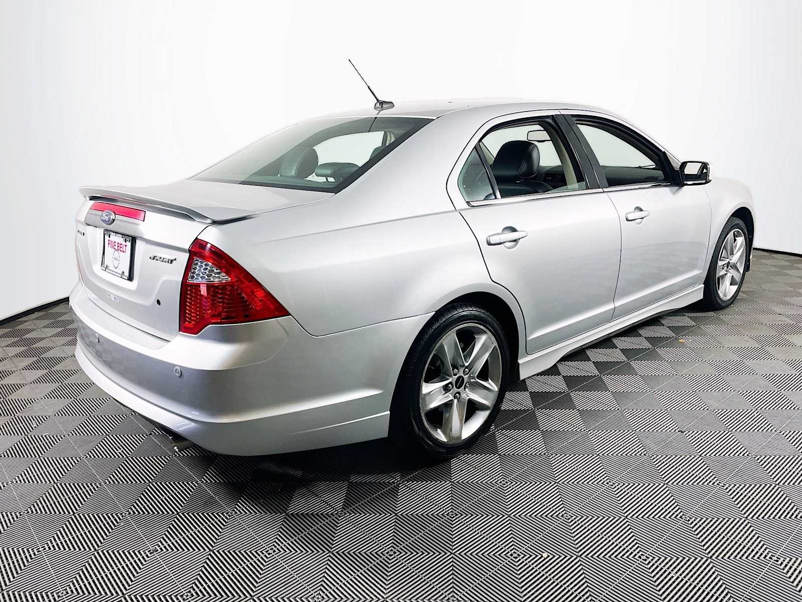 2011 Ford Fusion Sport photo 4