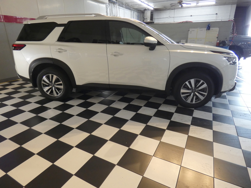 2022 Nissan Pathfinder SL photo 4