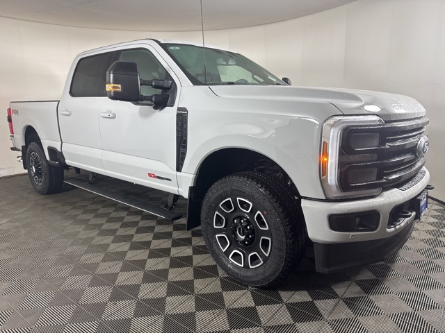 2026 Ford F-350 Super Duty Platinum's photo