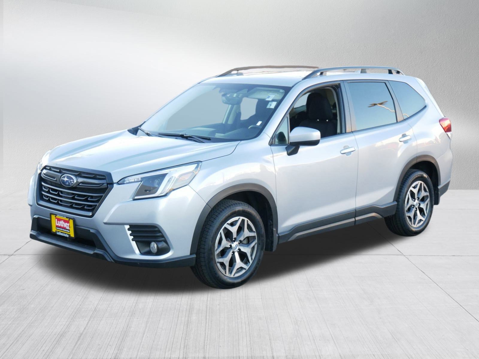 2023 Subaru Forester Premium photo 3