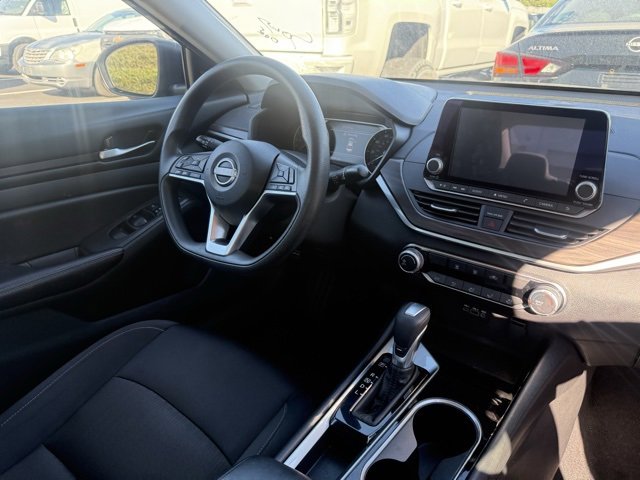 2025 Nissan Altima SV photo 2