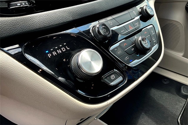 2022 Chrysler Voyager LX photo 13
