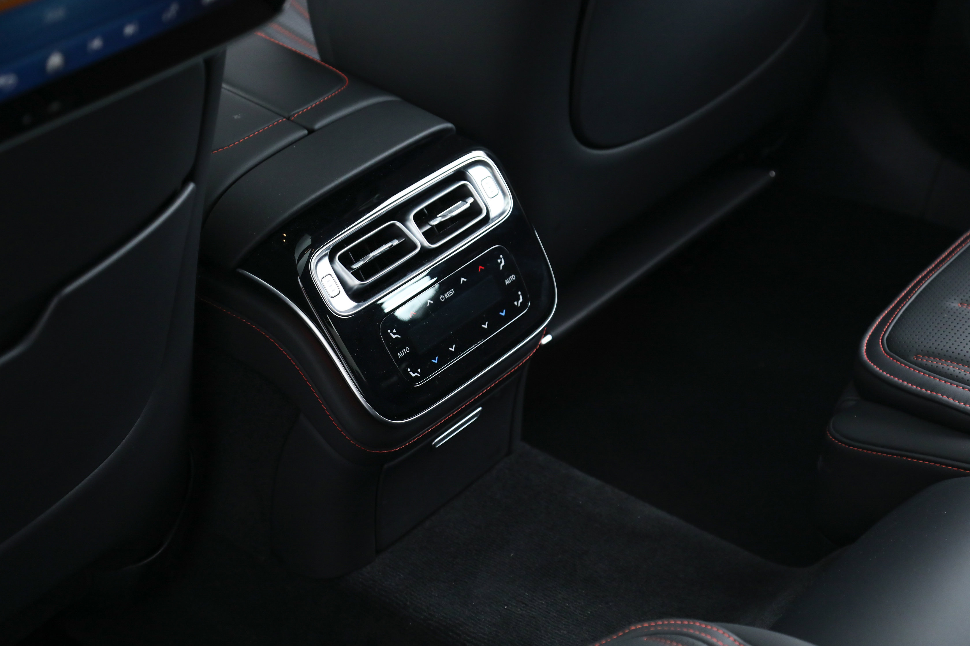2024 Mercedes Benz S AMG 63 E PERFORMANCE photo 32