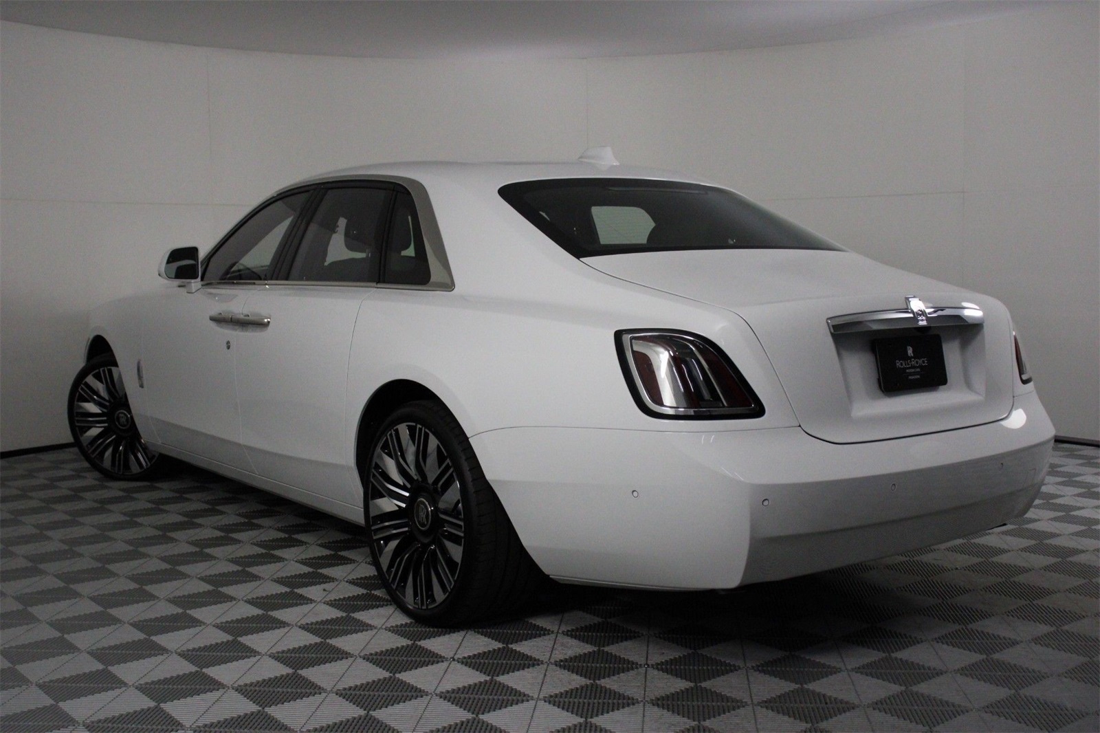 2025 Rolls Royce Ghost RR photo 2