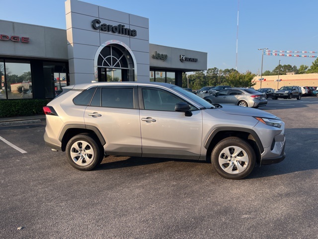 2023 Toyota RAV4 LE photo 2