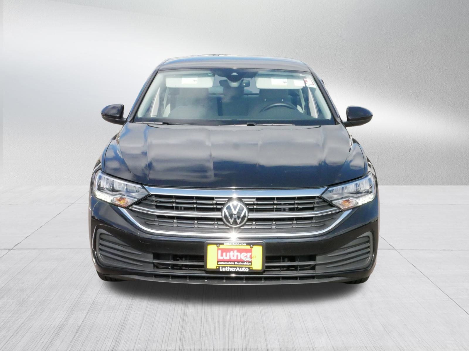 2022 Volkswagen Jetta S photo 2