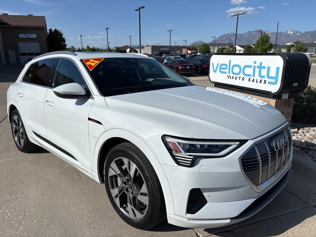 2021 Audi e-tron Premium's photo