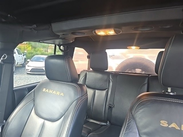 2015 Jeep Wrangler Unlimited Sahara photo 21