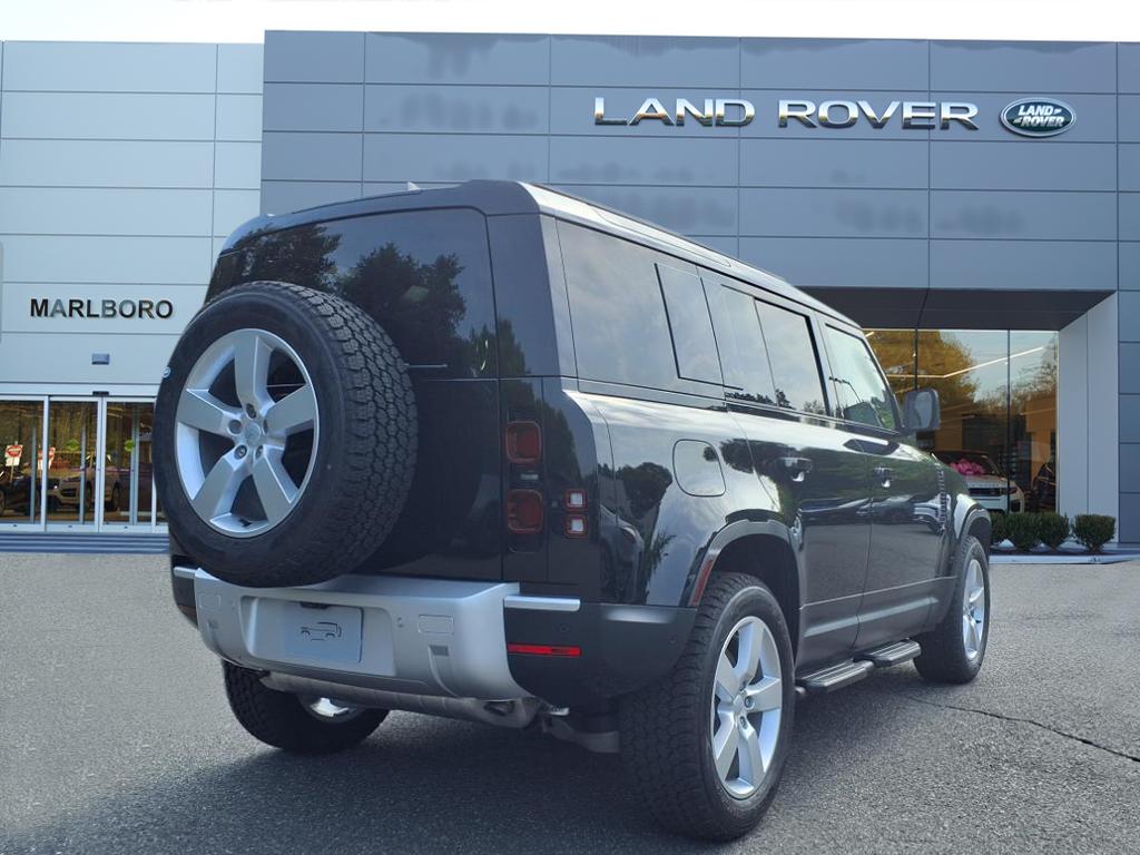 2025 Land Rover Defender 110 S photo 2