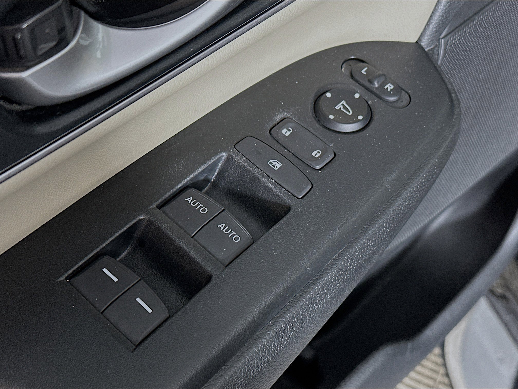 2018 Honda CR-V Touring photo 18