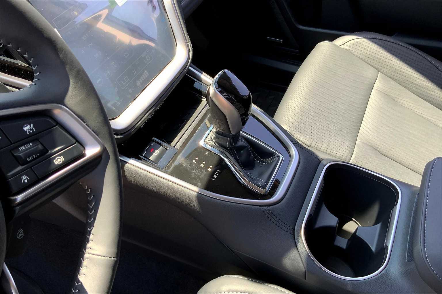 2025 Subaru Outback Touring XT photo 7