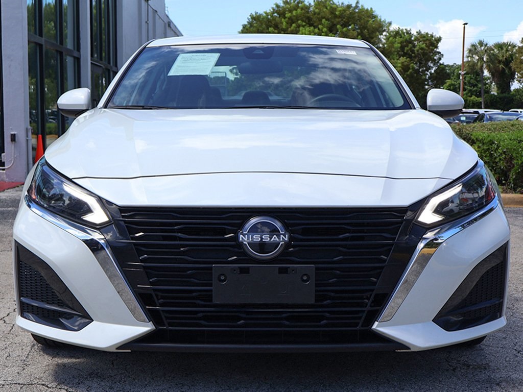 2023 Nissan Altima 2.5 SV photo 8