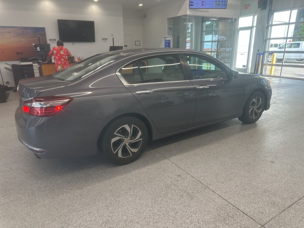 2017 Honda Accord LX photo 13