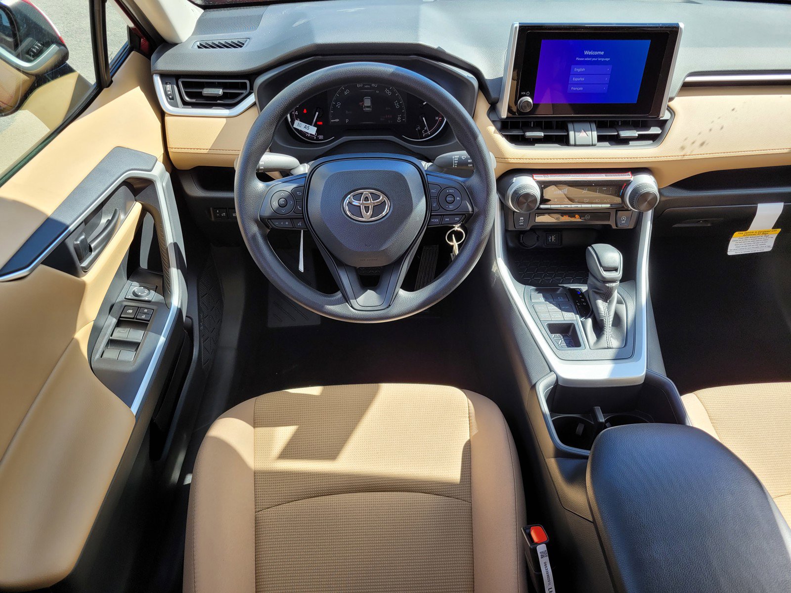 2025 Toyota RAV4 LE photo 4