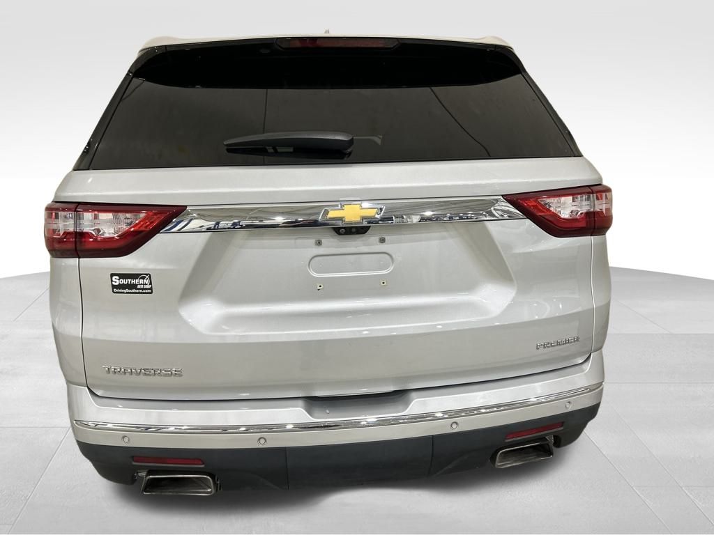 2021 Chevrolet Traverse Premier photo 3