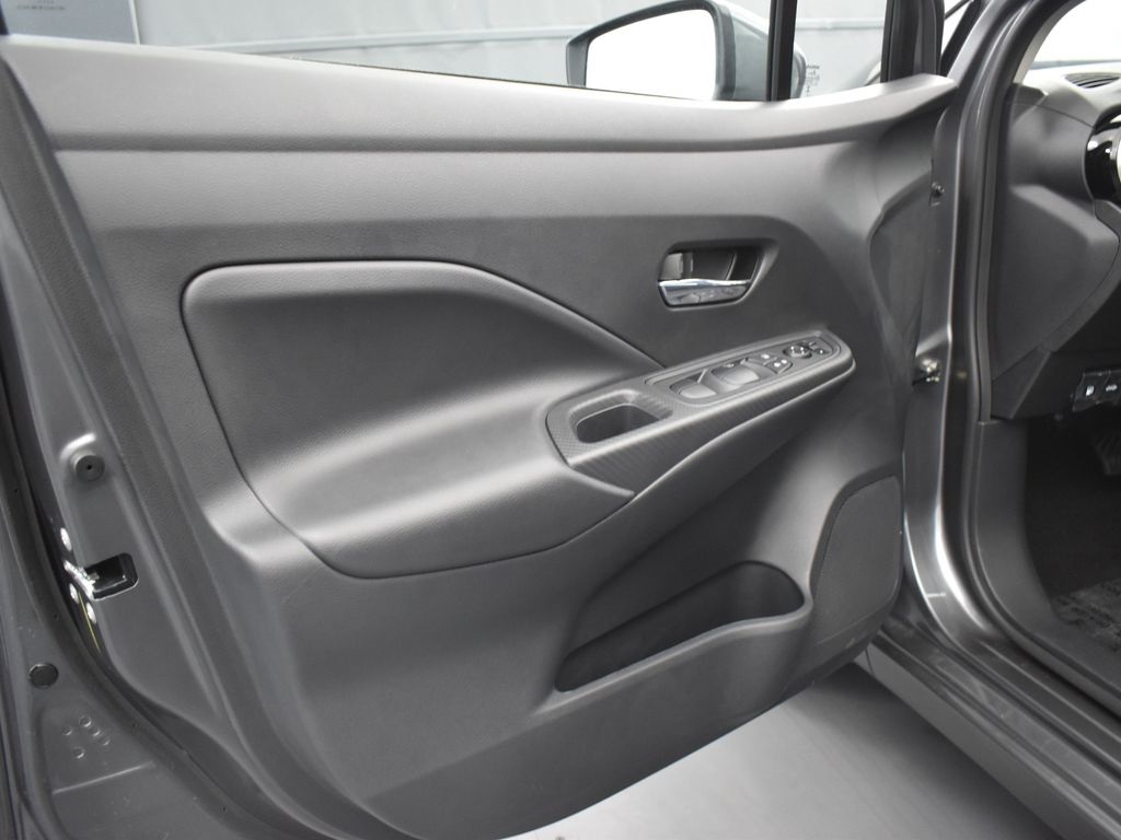 2025 Nissan Versa 1.6 SV photo 26