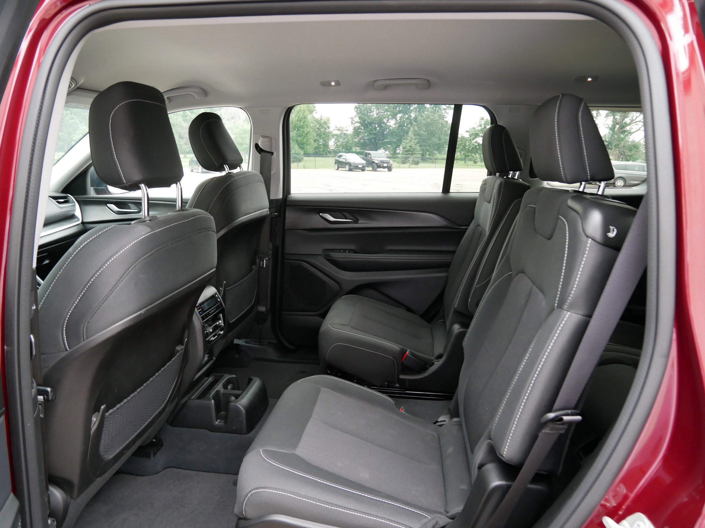 2023 Jeep Grand Cherokee Laredo photo 11