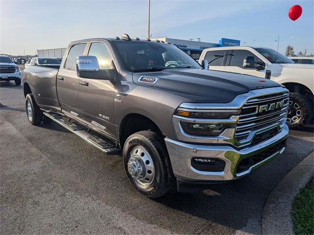 2025 RAM Ram 3500 Pickup Laramie's photo