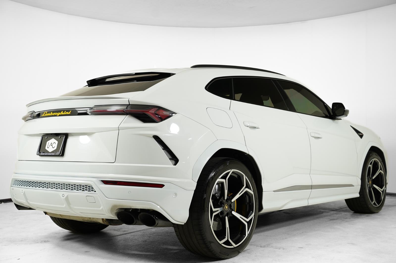 2020 Lamborghini Urus photo 4