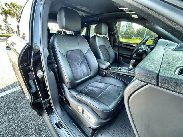 2021 Porsche Macan Base photo 21