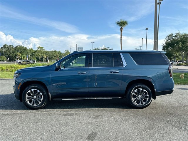 2025 Chevrolet Suburban LT photo 13