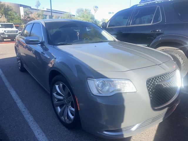 2018 Chrysler 300 Touring photo 2