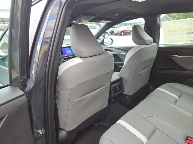 2026 Toyota Camry SE photo 17