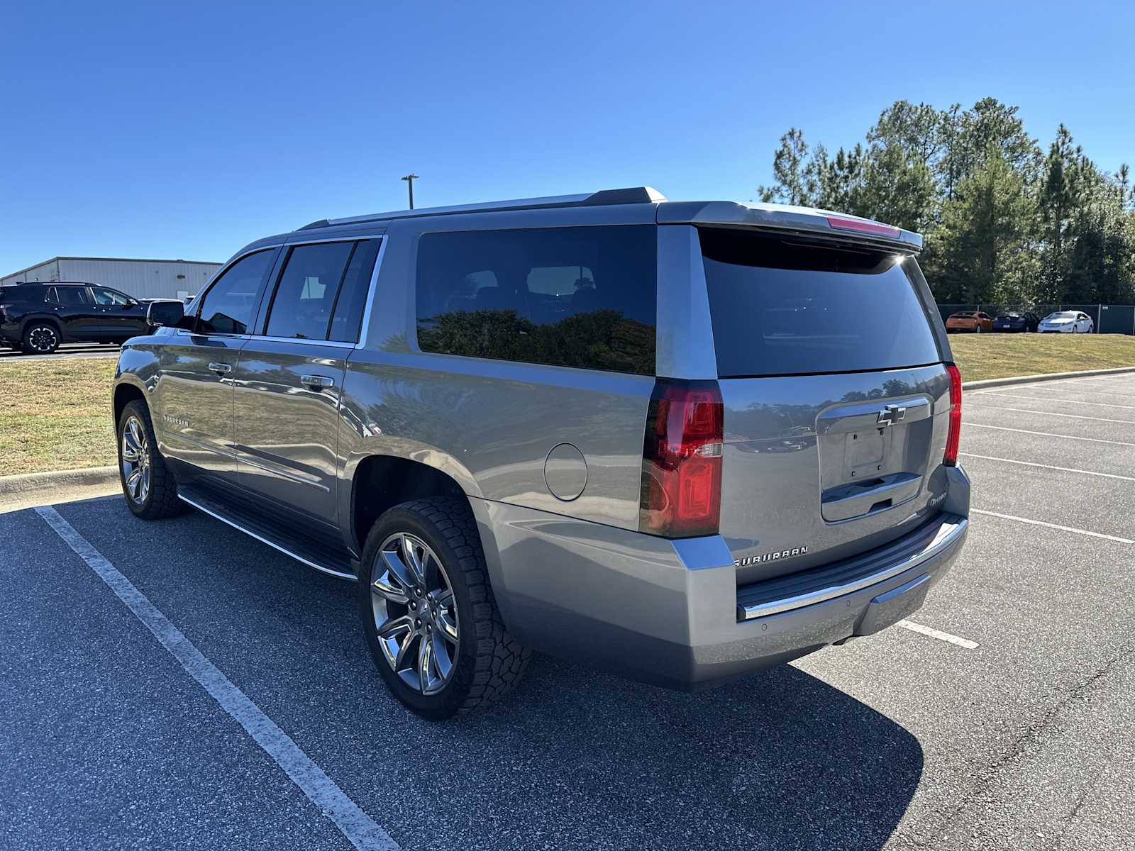 2020 Chevrolet Suburban Premier photo 3