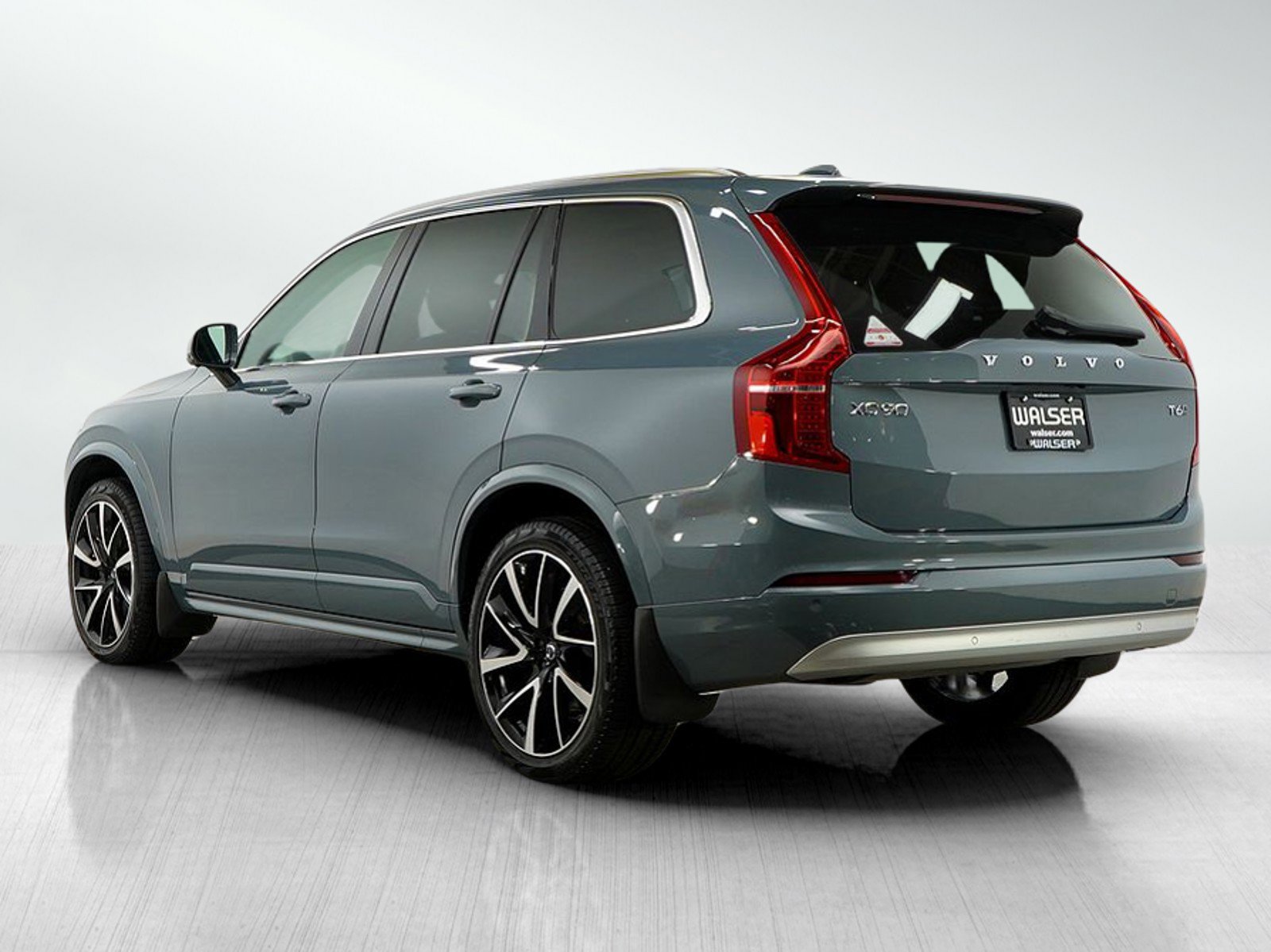 2022 Volvo XC90 T6 Momentum photo 3
