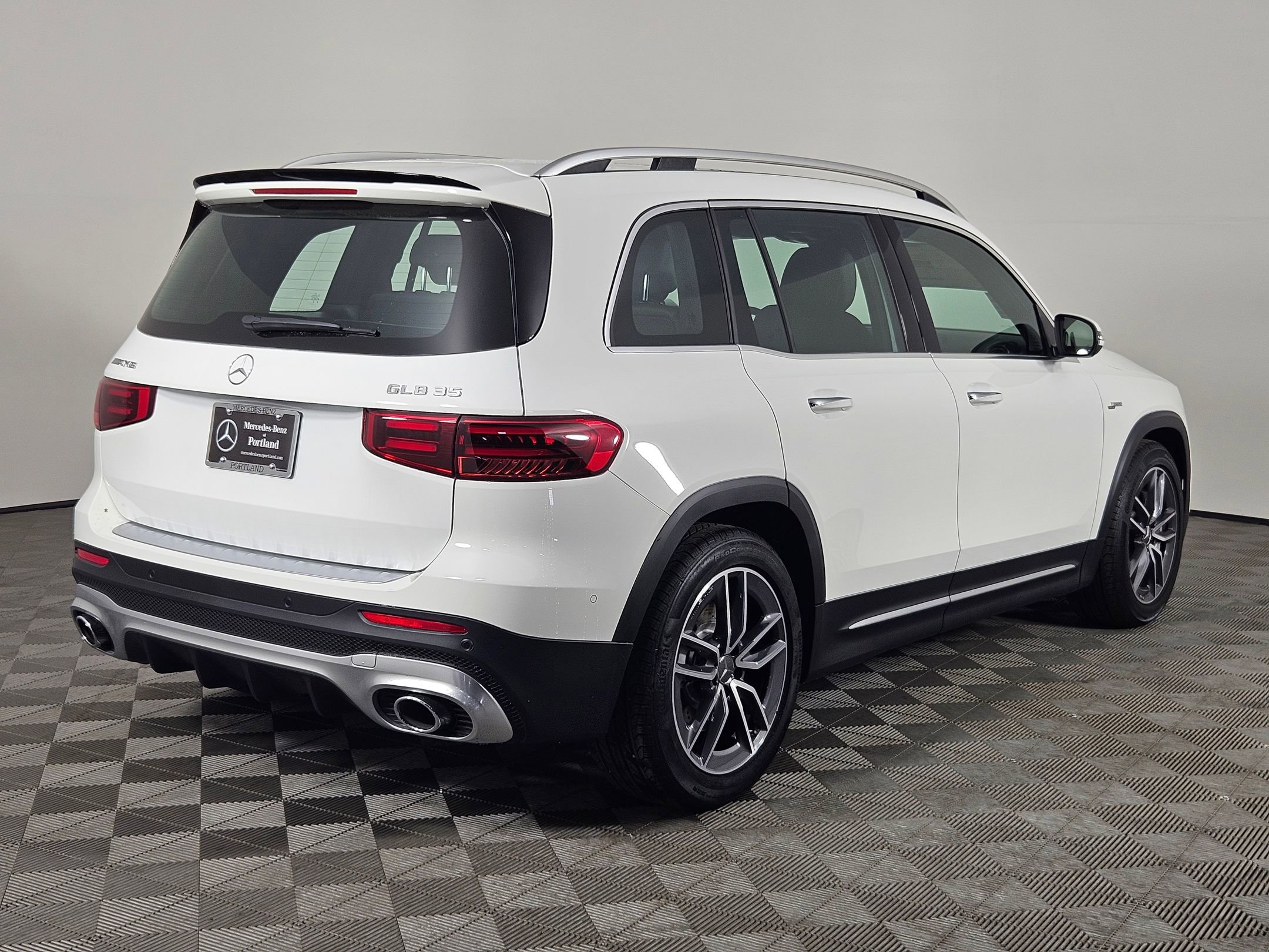 2025 Mercedes Benz GLB AMG 35 4MATIC photo 5