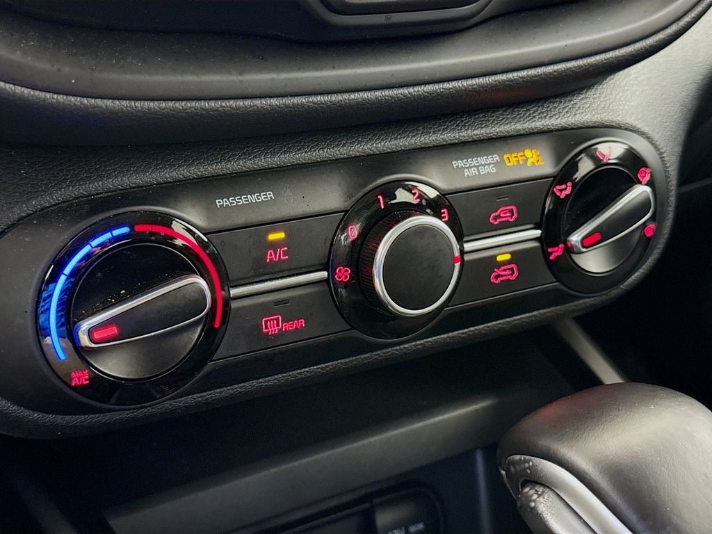 2021 Kia Soul GT-Line photo 14