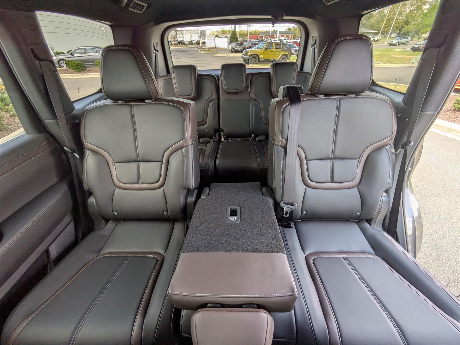 2025 Nissan Armada SL photo 30