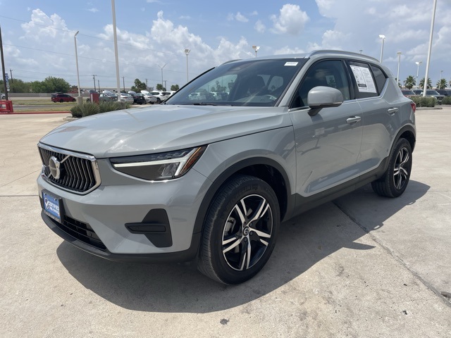 2024 Volvo XC40 Core photo 6